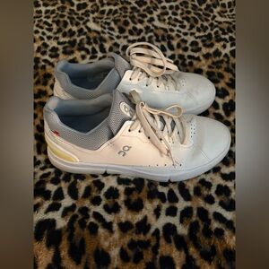 On Cloud The Roger Advantage White & Gray/Yellow Sneakers Womans Size W9